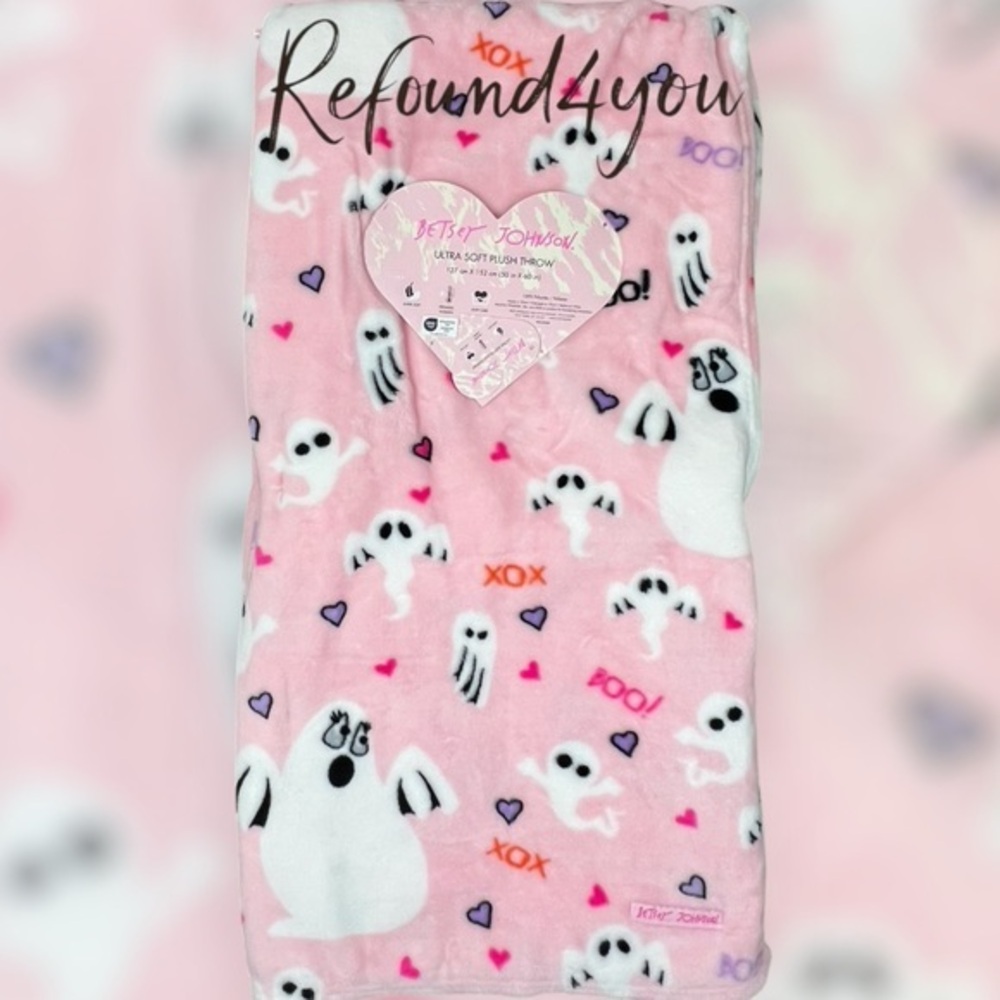 Betsey Johnson - ‘Ghosts & Hearts’ Plush Throw. 50” x 60”. NWT. Firm!